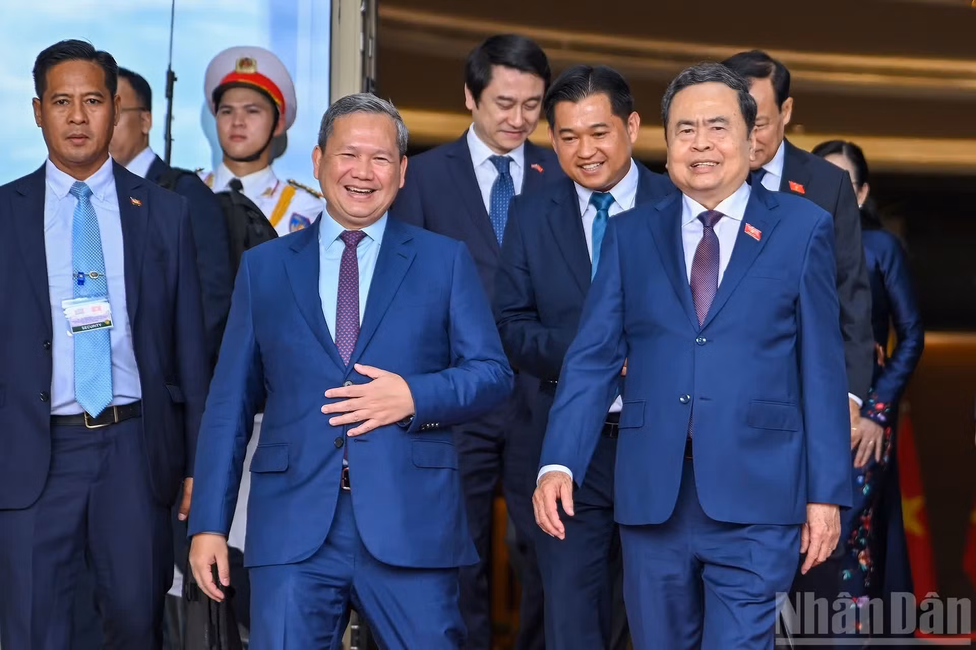 越南国会主席陈青敏和柬埔寨首相洪玛奈。