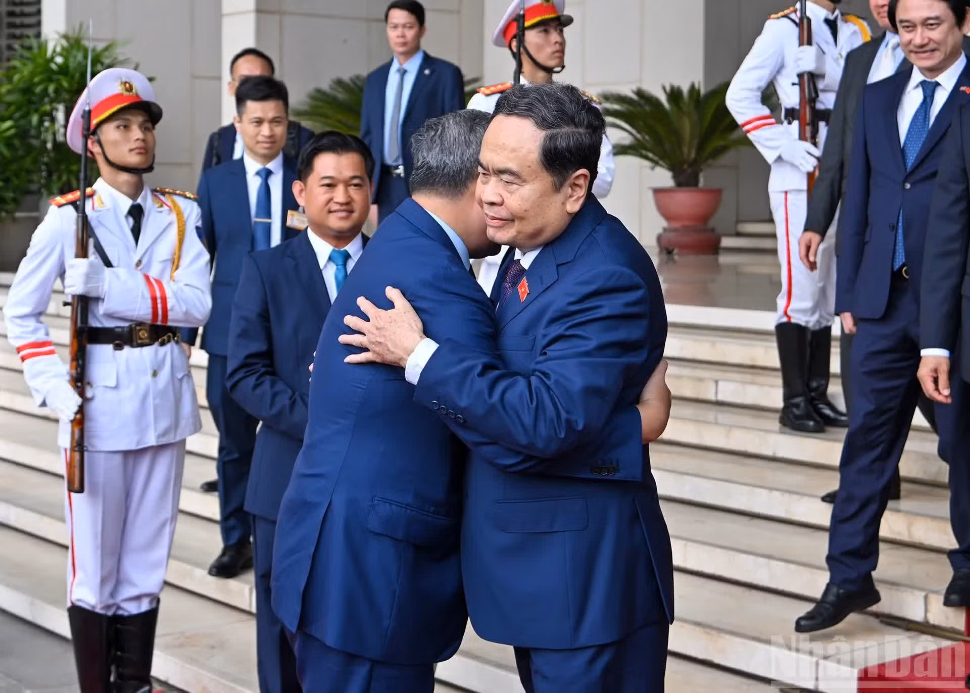 越南国会主席陈青敏和柬埔寨首相洪玛奈。