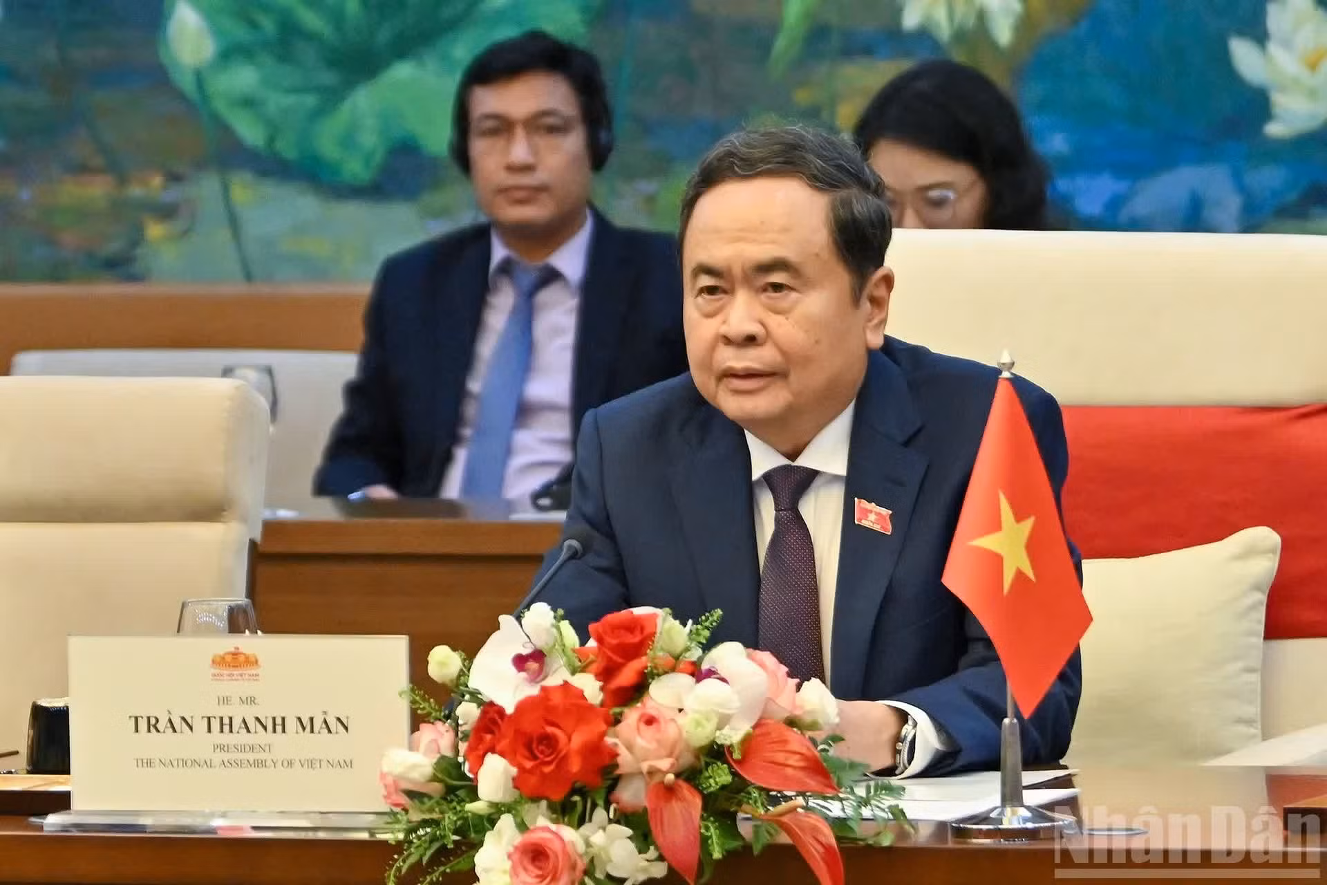 国会主席陈青敏发表讲话。