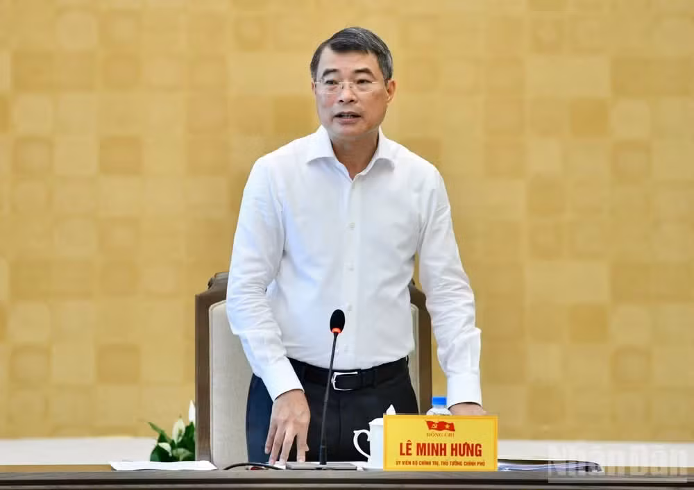 黎明兴总理发表指导性讲话。