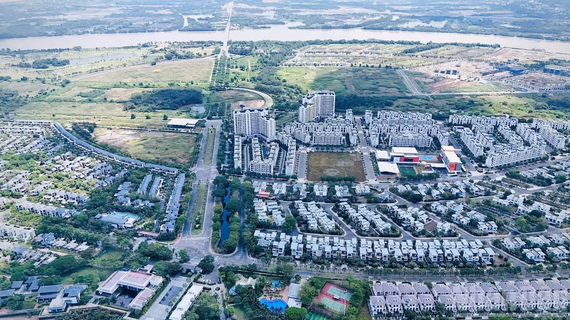 大福岛地区吸引了众多大型投资者。