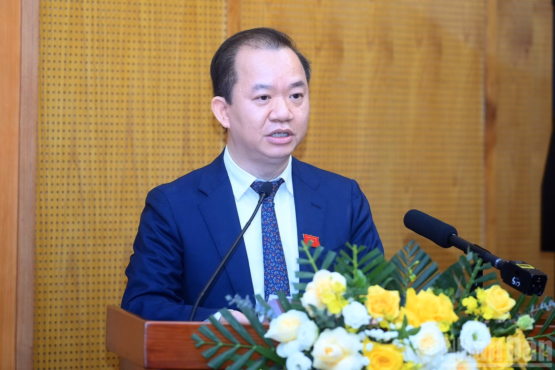 裴怀山副教授、博士发表讲话。