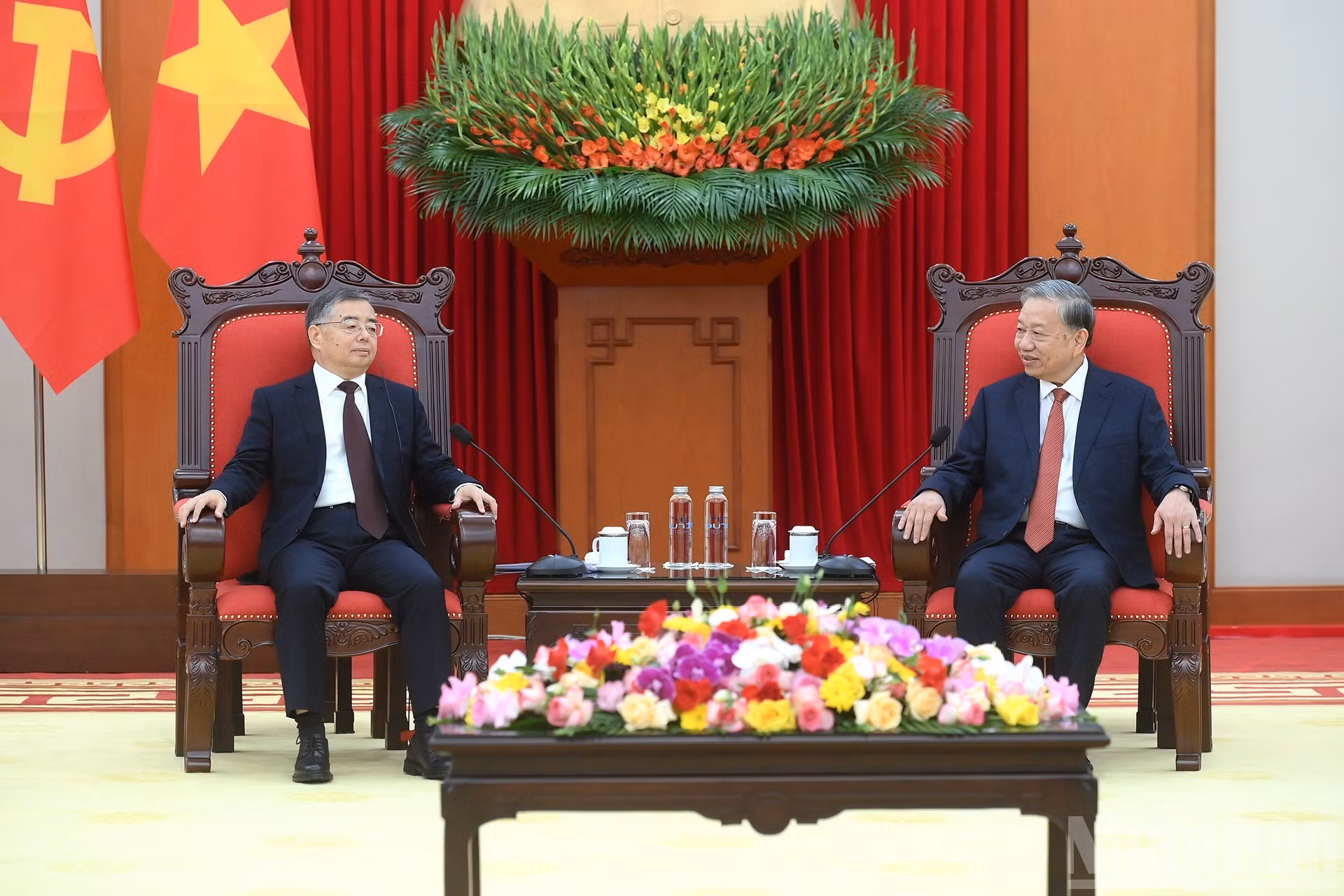 越共中央总书记苏林会见中共中央宣传部部长李书磊。