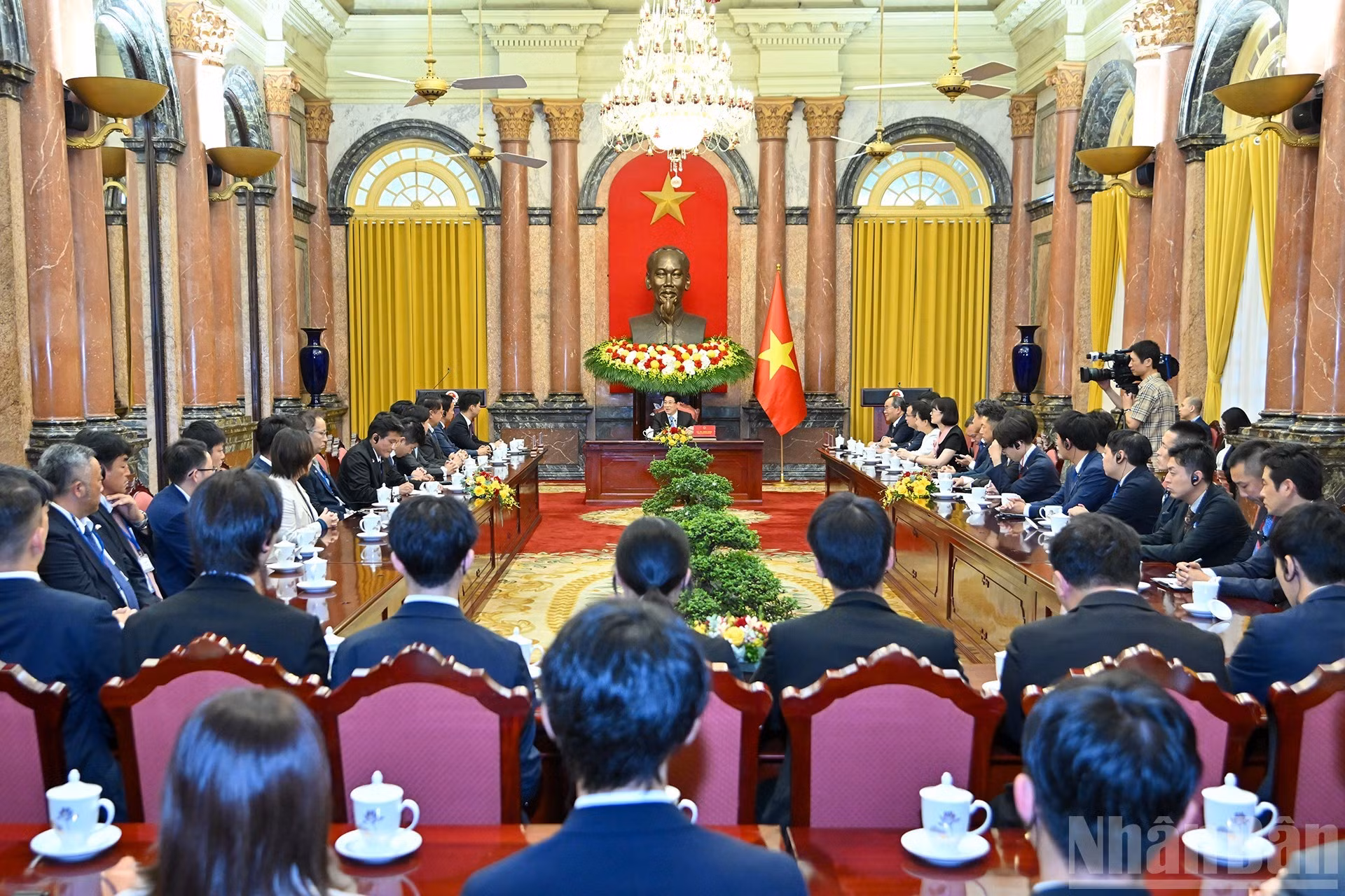 会见场景。