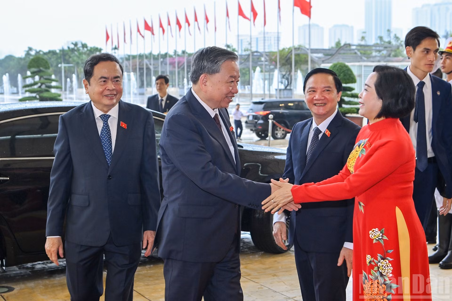 苏林总书记和各位国会副主席。