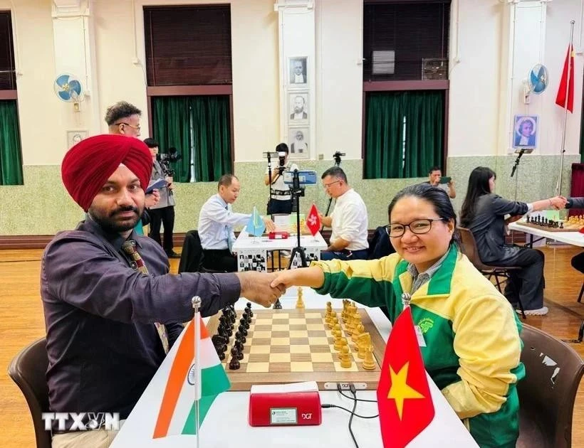 黄氏宝针（右）代表越南出战第二届SJC国际象棋锦标赛。图片来源：越通社