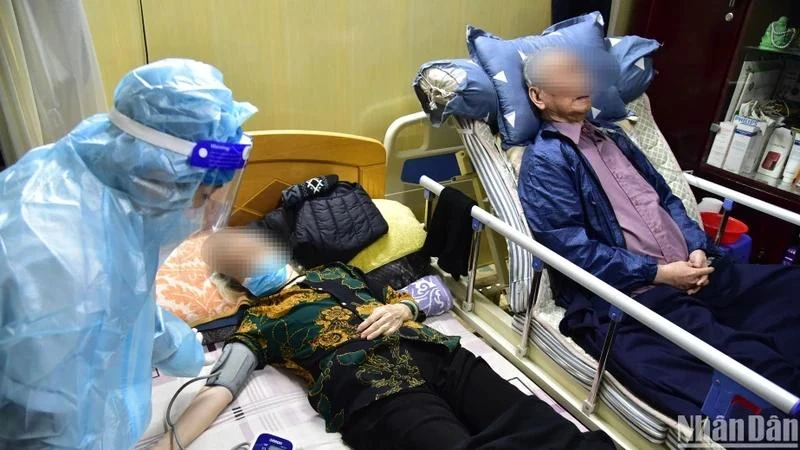 越南卫生部门诊就医管理局要求进一步加强对新冠肺炎病例的发现与治疗工作。