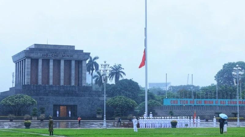 巴亭广场为原国家主席陈德良举行国葬降半旗仪式