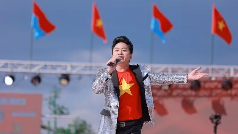 松阳歌手在日本演出。