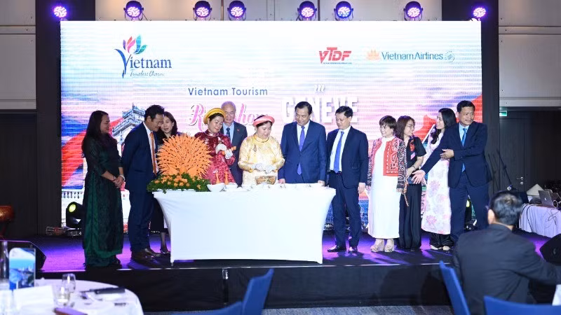 顺化宫廷美食艺术亮相活动现场。