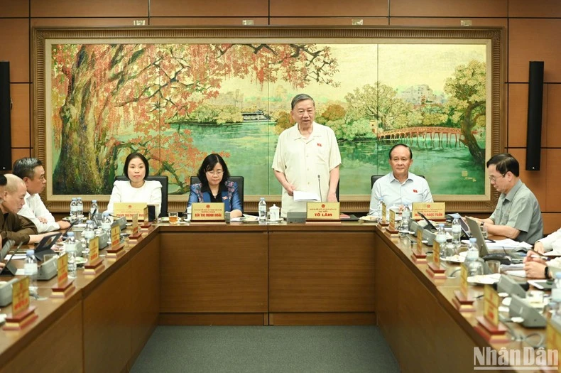 会议的全景。