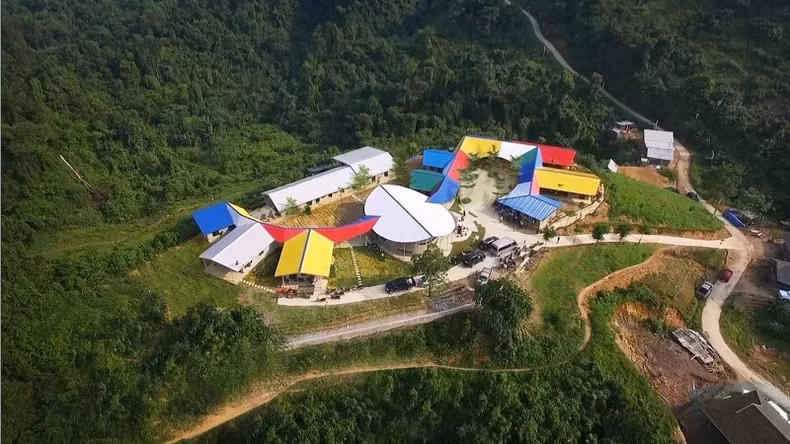 “森林之花”是黄叔豪建筑师及其团队为太原省武崖县隆龙小学打造的一项可持续、服务社区的建筑作品。(图片来源:越南建筑师协会) “森林之花”是黄叔豪建筑师及其团队为太原省武崖县隆龙小学打造的一项可持续、服务社区的建筑作品。(图片来源:越南建筑师协会)