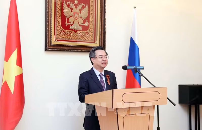 胡志明市市委常务副书记阮青毅同志发表讲话。（图片来源：越通社）