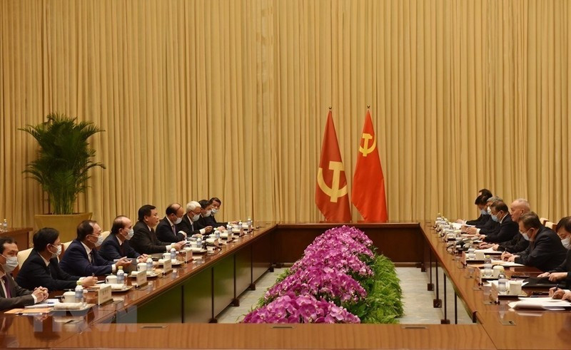 越共中央政治局委员、胡志明国家政治学院院长、中央理论委员会主席阮春胜会见中共中央政治局常委、中央书记处书记、中央办公厅主任蔡奇。