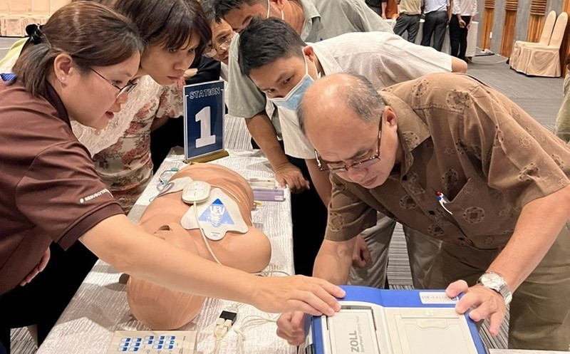 医务人员参加培训班。（图片来源：人民军队报）