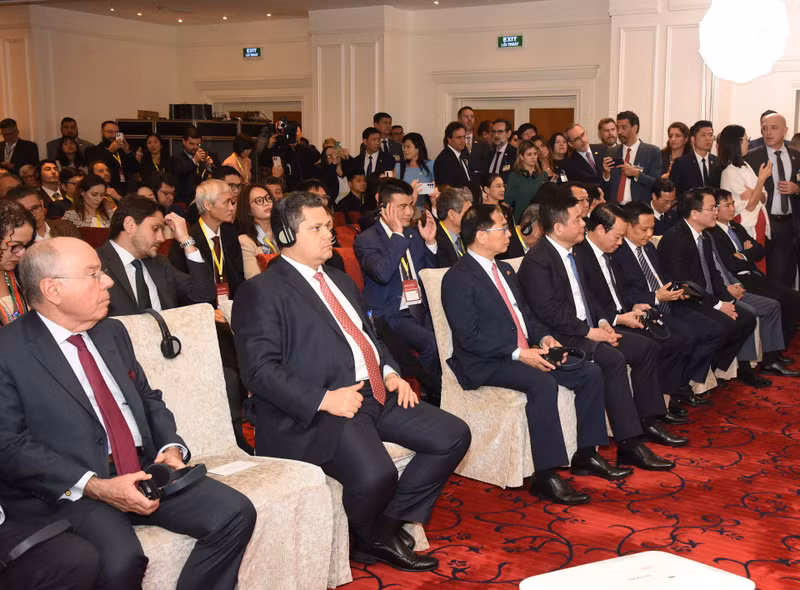 两国代表出席论坛。