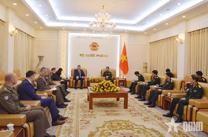 会见的全景（图片来源：人民军队报）