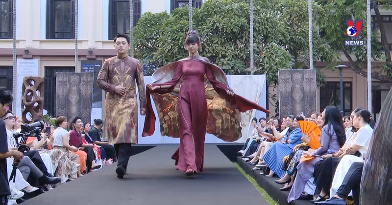 起源于九件国家宝物的丝绸系列亮相 推崇文化艺术价值