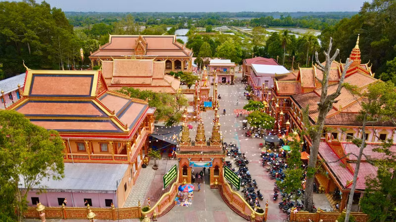 本雷特媚寺全景。