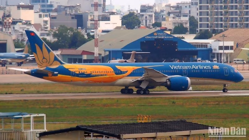 越航正式推出一架特别设计、涂装越南文化的神圣象征——雒鸟图案的波音787-9梦想飞机。