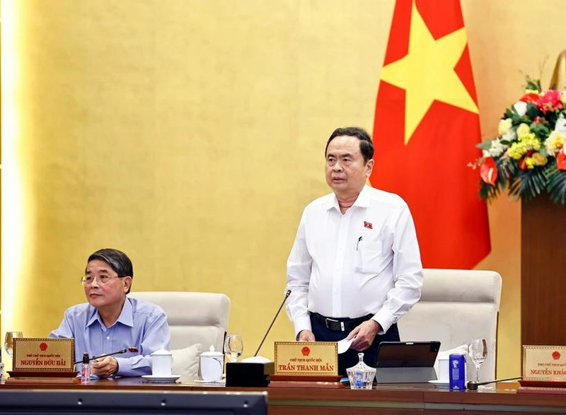 越南国会主席陈青敏在会上发表讲话。（图片来源：越通社）
