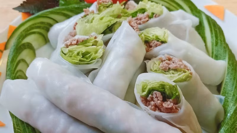 河粉卷是河内人独特的美食创意之一。（图：河内五社街31号河粉卷店）