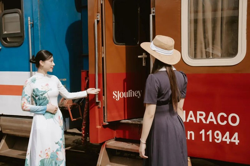 游客体验高端豪华列车旅游线路。（图片来源：Sjourney）