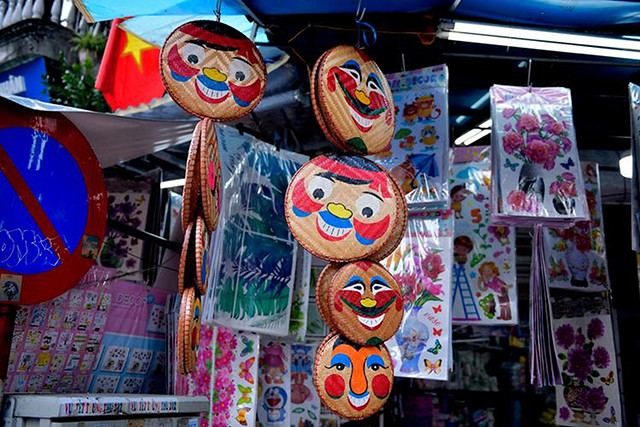国产玩具挂满河内马街迎中秋 ảnh 6 国产玩具挂满河内马街迎中秋 ảnh 6