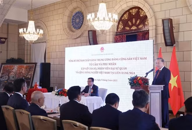 苏林总书记在见面会上发言。（图片来源：越通社）