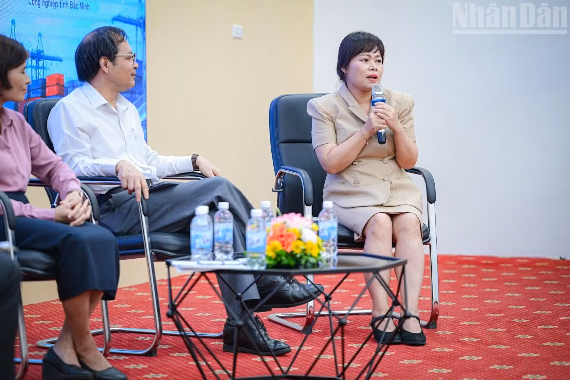 Hanel PT新一代技术股份公司经理兼北宁省工业生产协会主席陈氏秋妆在研讨会上致辞。