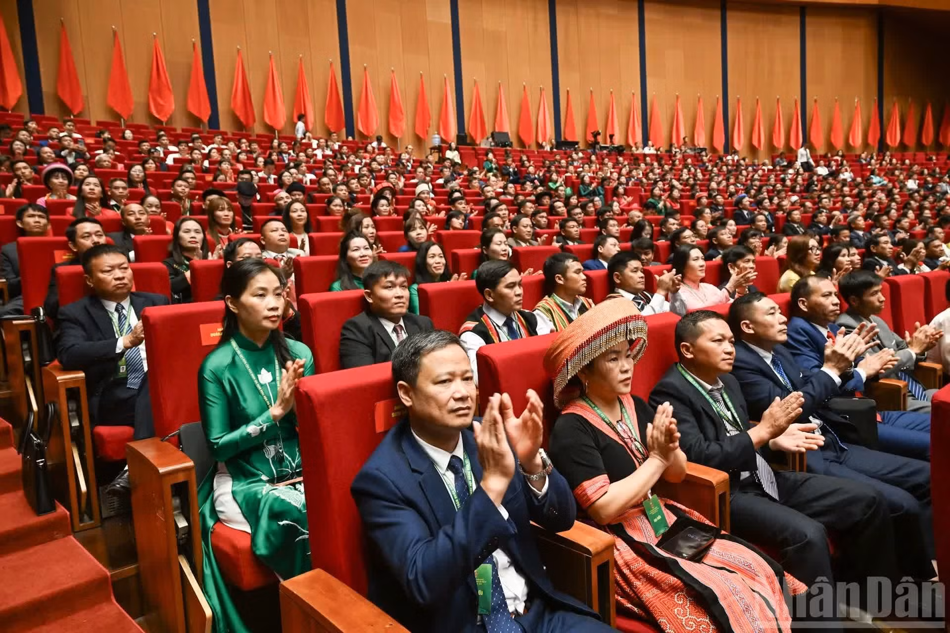 与会代表。