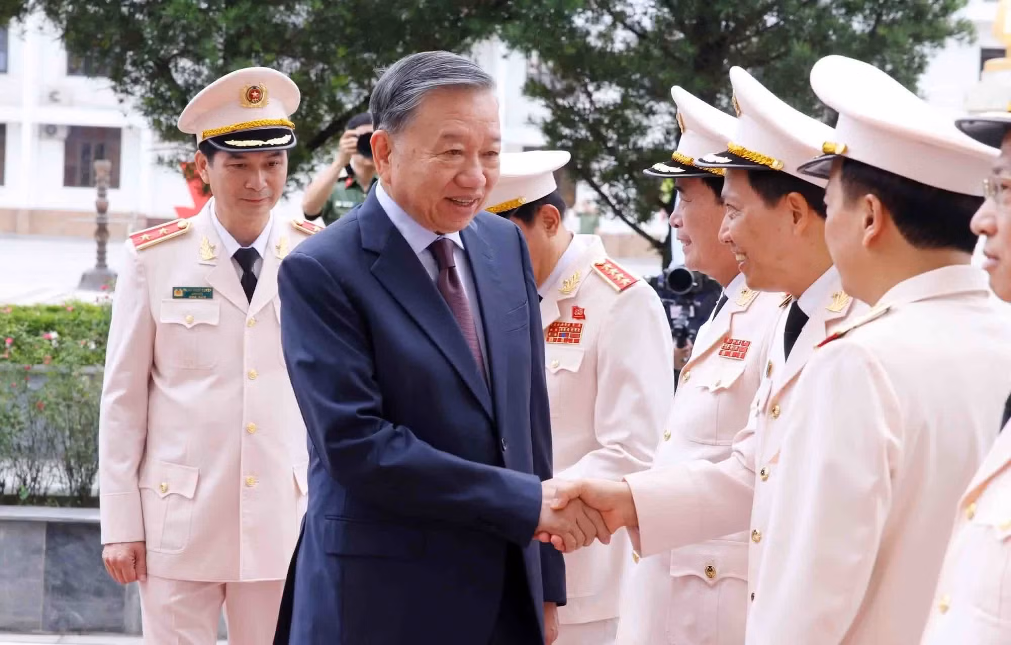 越共中央总书记、国家主席苏林出席人民安全学院传统日80周年纪念典礼。（图片来源：越通社）