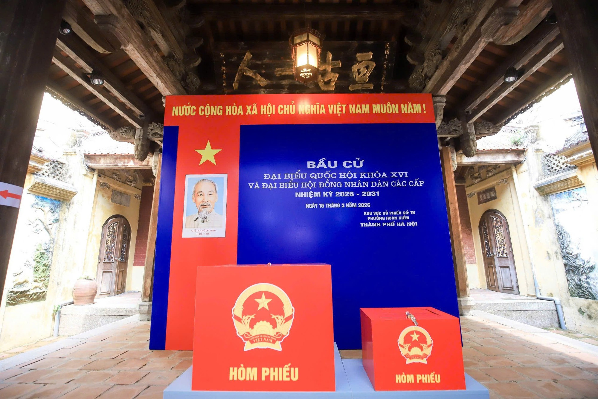 河内市共有1451个投票点，其中不少设在文化历史遗址内的。