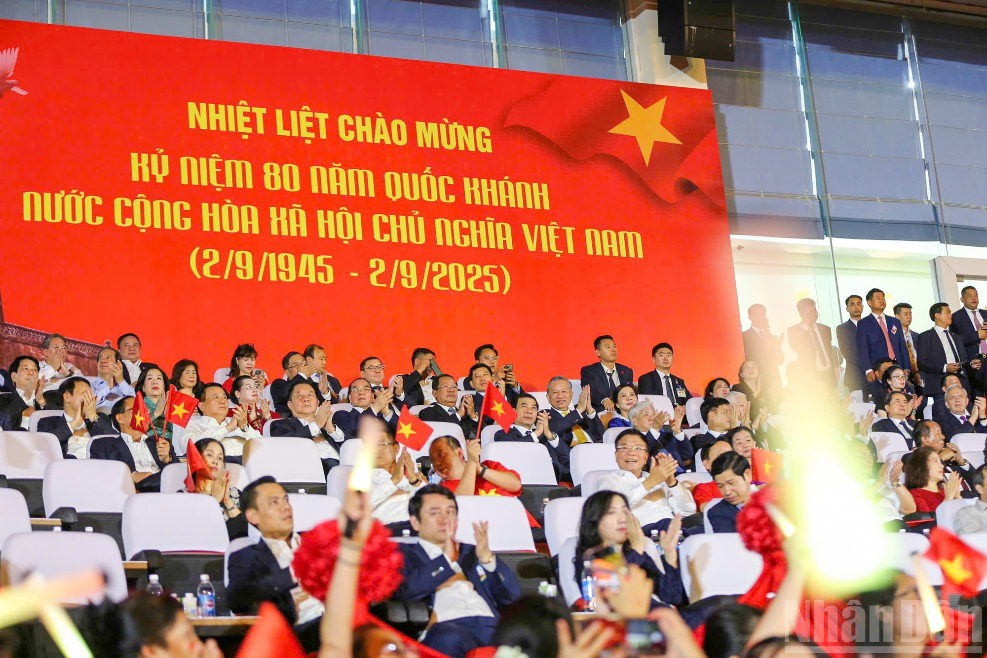 出席艺术晚会的各位代表。 anh-4-6887.jpg