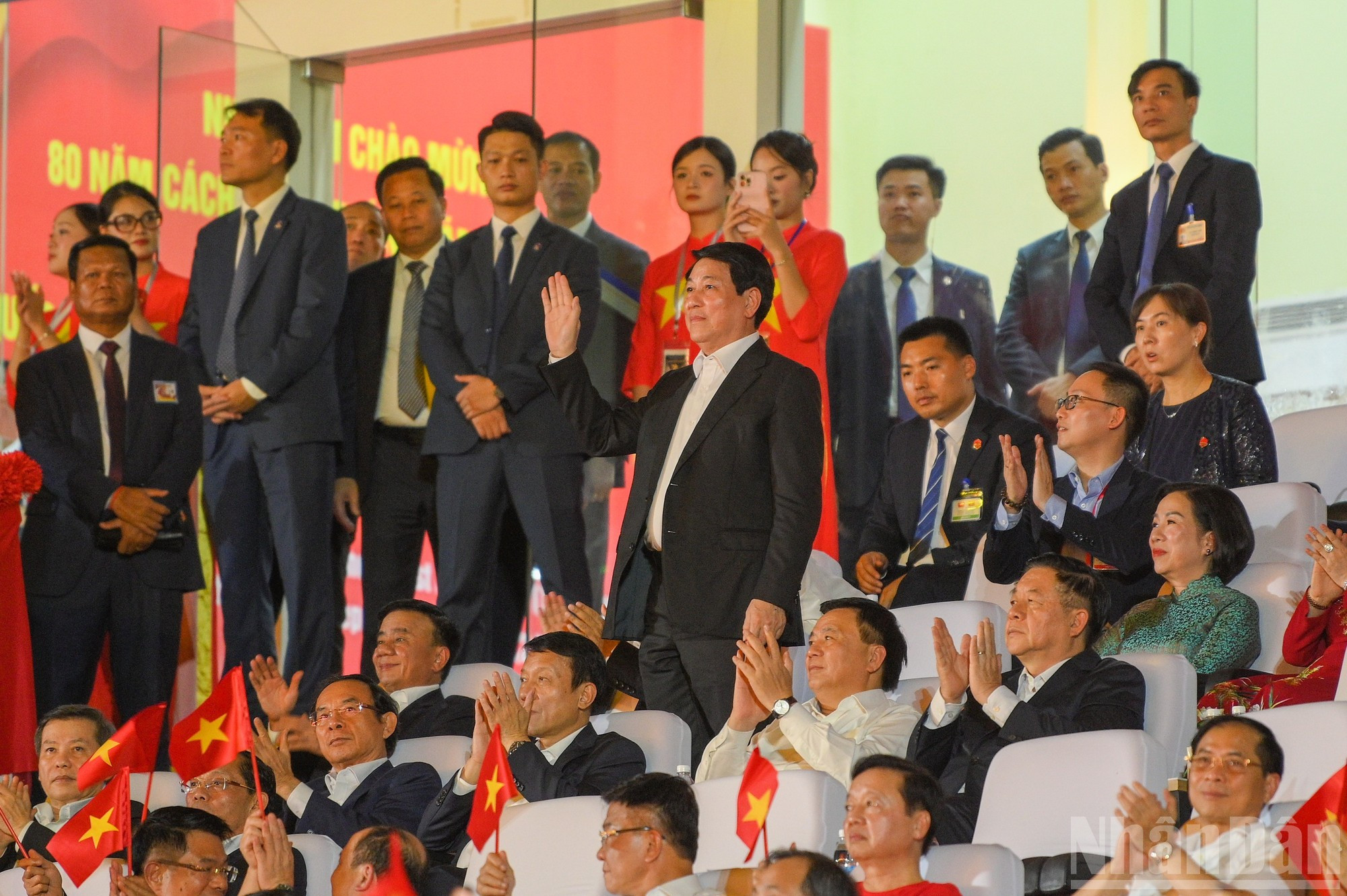 国家主席梁强出席“独立-自由-幸福80年征程”艺术晚会。 anh-3-2614.jpg