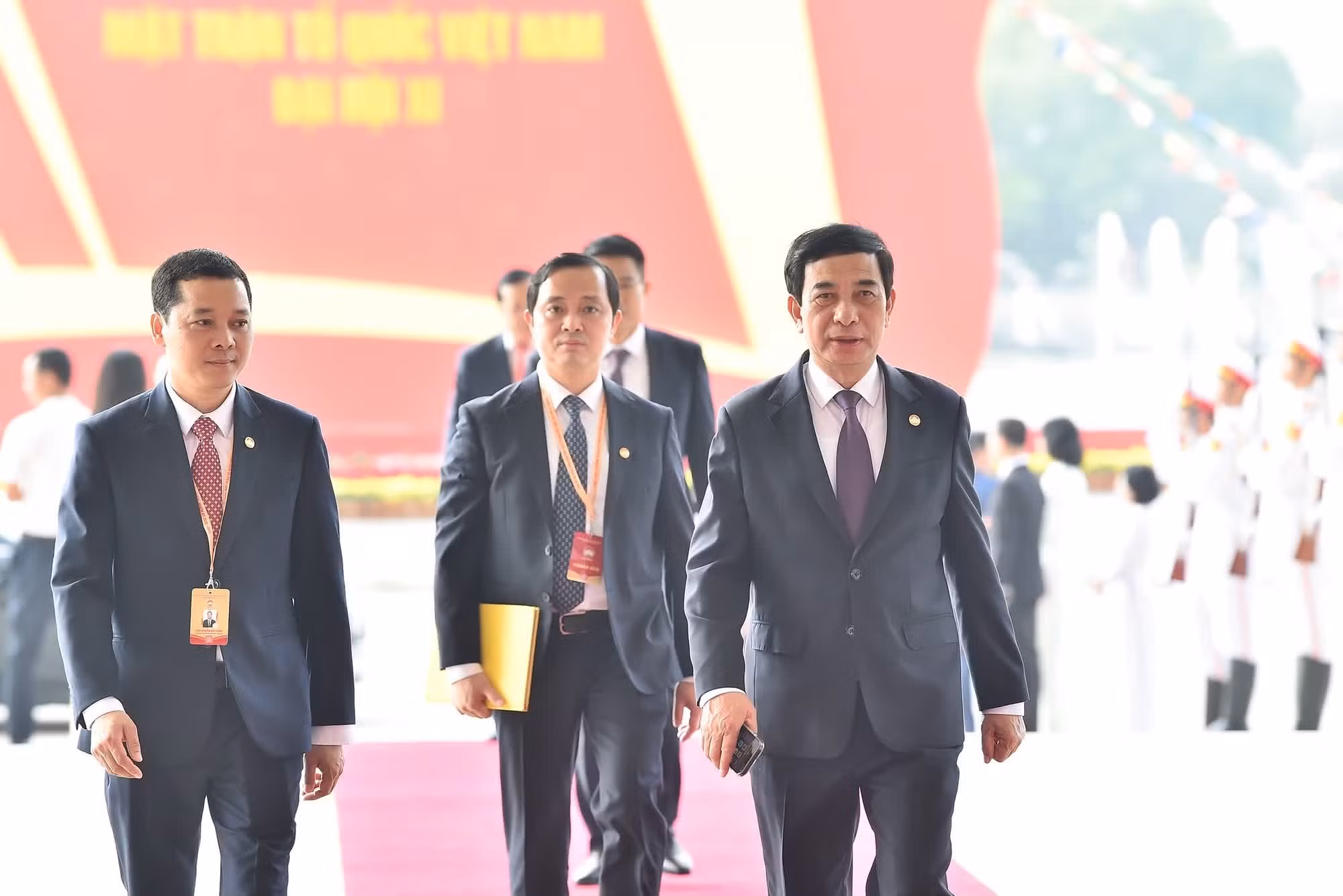 政府副总理、国防部部长潘文江出席大会。