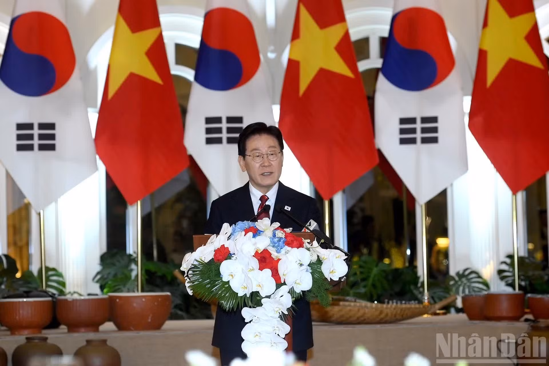 韩国总统李在明在国宴上发表讲话。