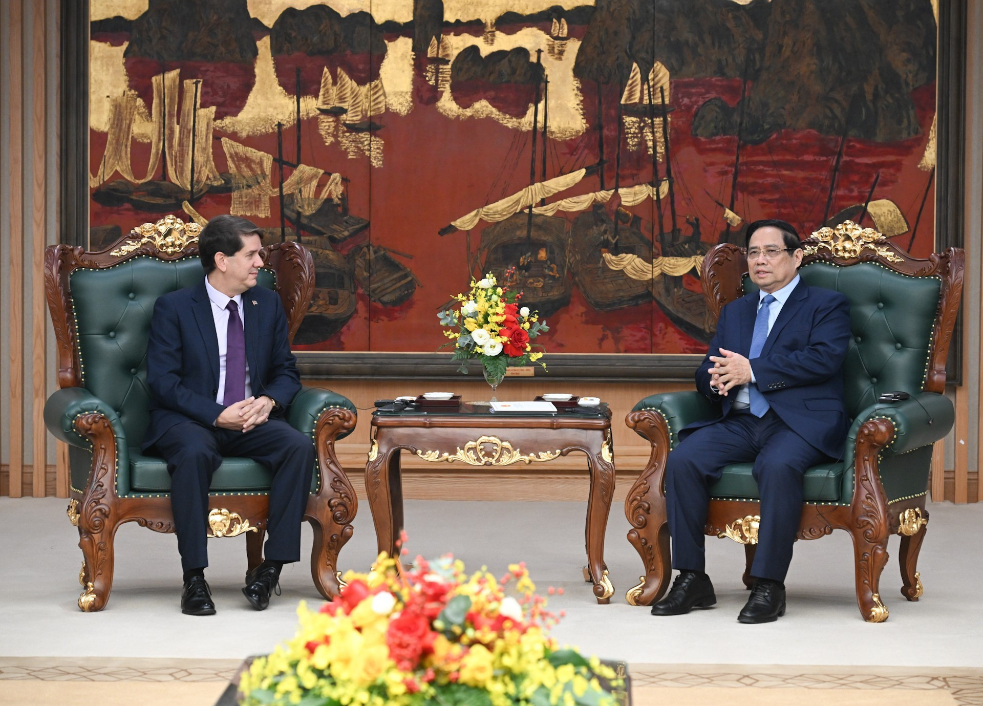 政府总理范明正会见古巴拉丁美洲通讯社社长豪尔赫·莱加尼奥瓦。