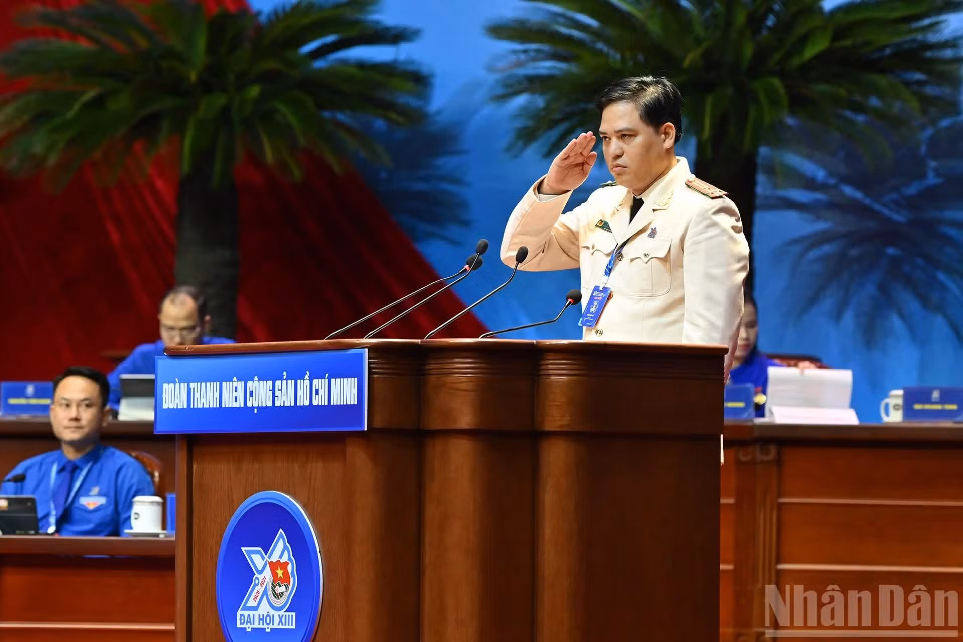 人民公安青年工作委员会主任童德宇在会上作出第十二届胡志明共青团章程修改补充报告。