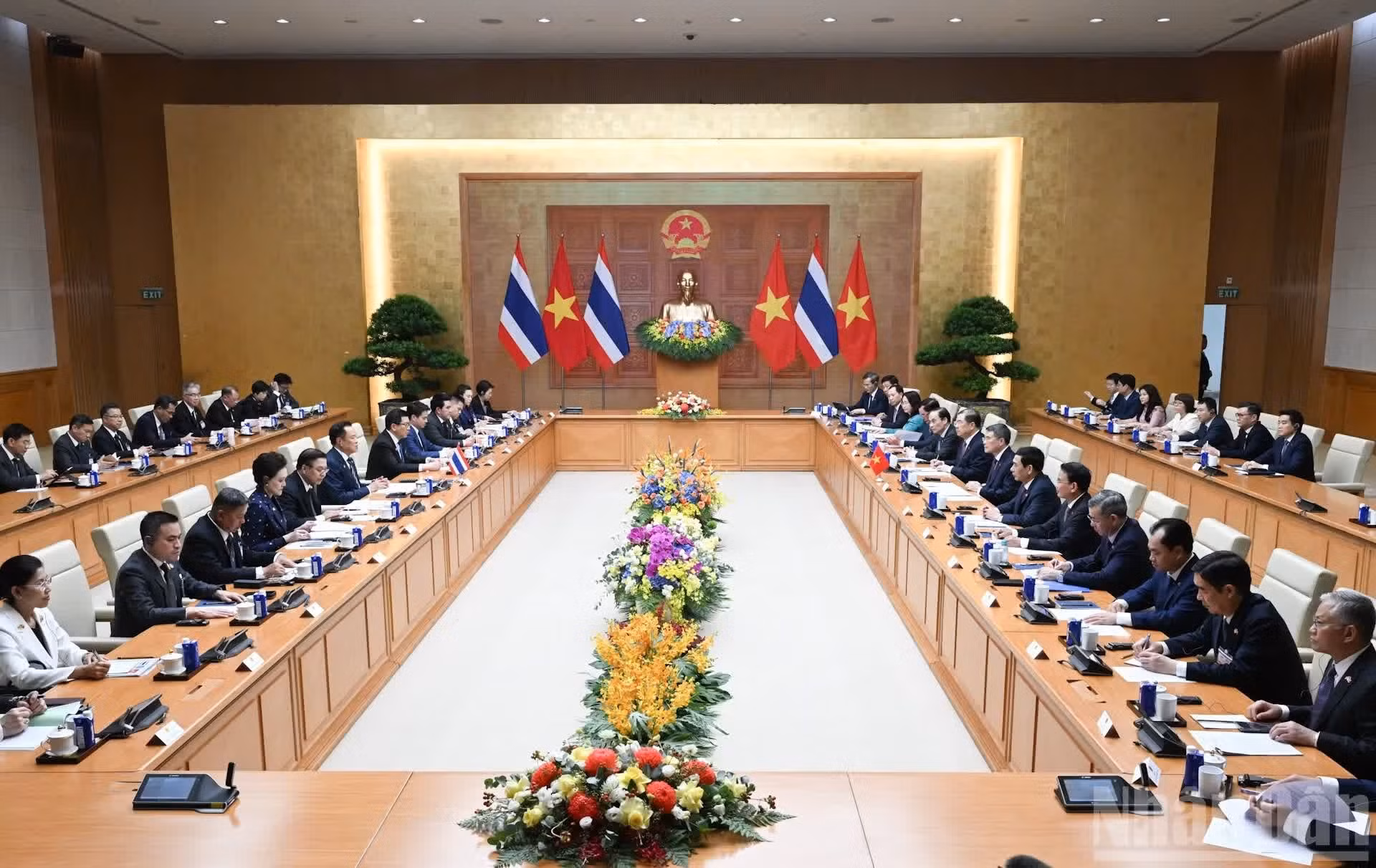 会谈全景。