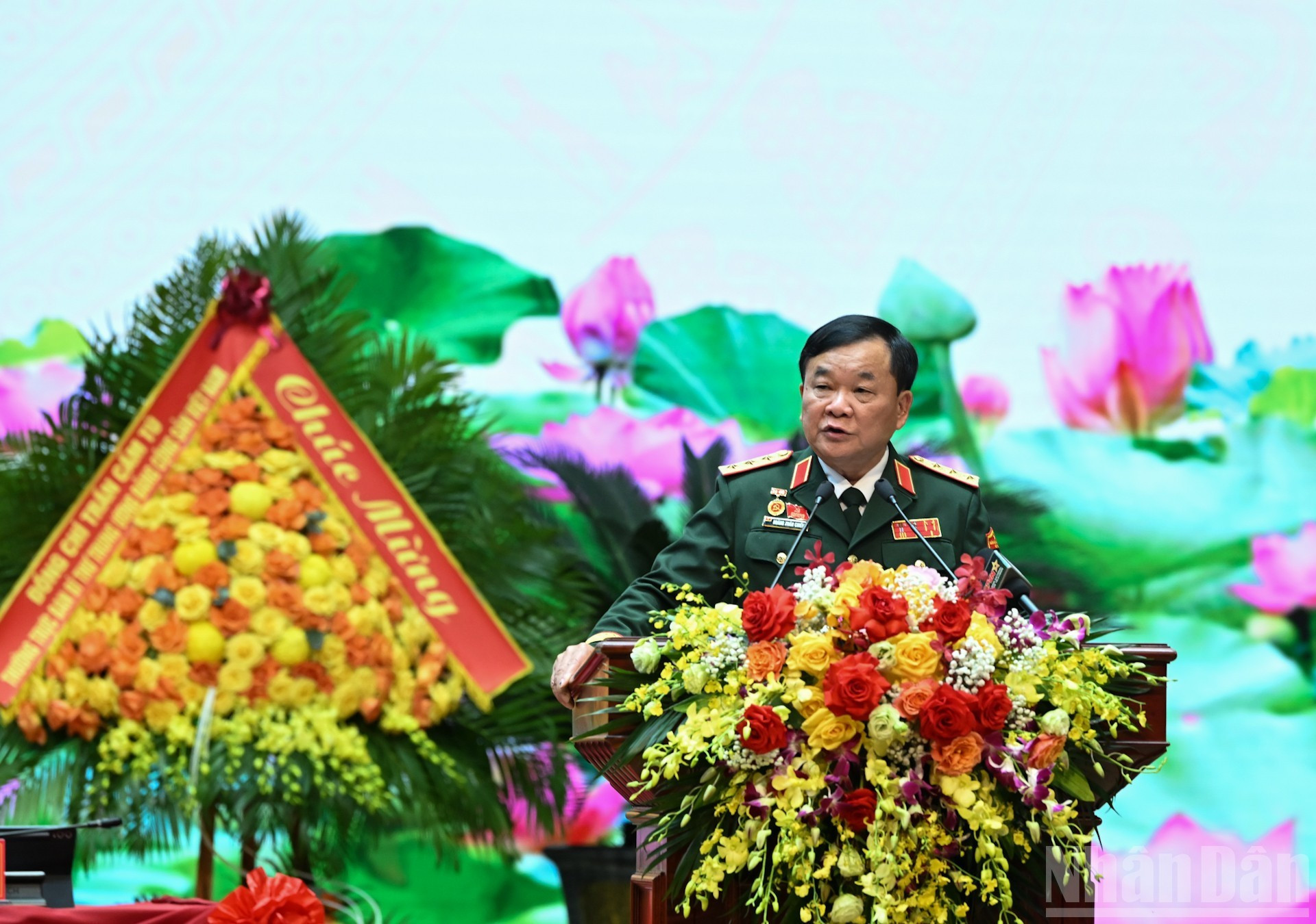 越南国防部副部长黄春战上将在大会上致辞。 anh-4.jpg