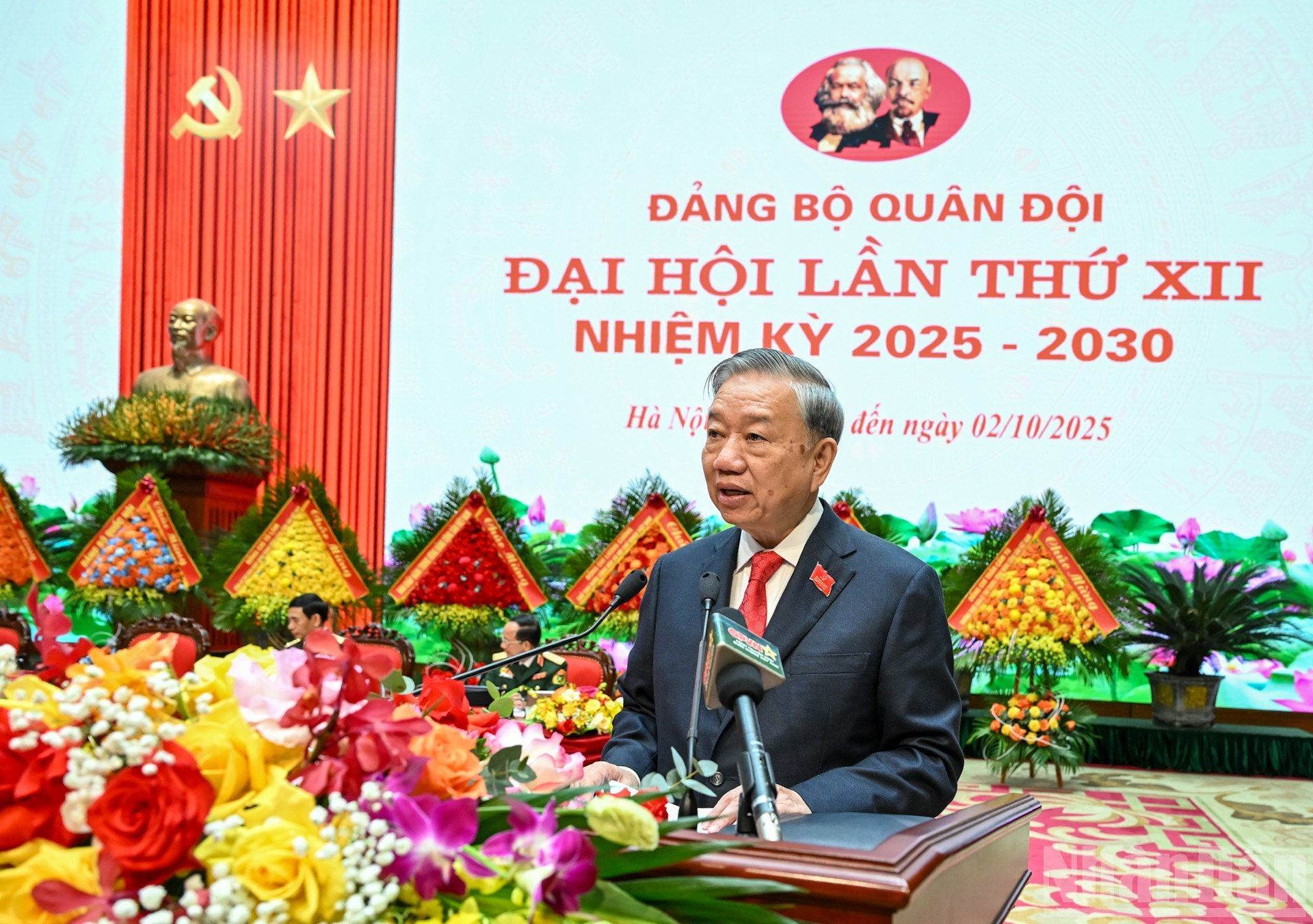越共中央总书记、中央军委书记苏林发表指导性讲话。 anh-10.jpg