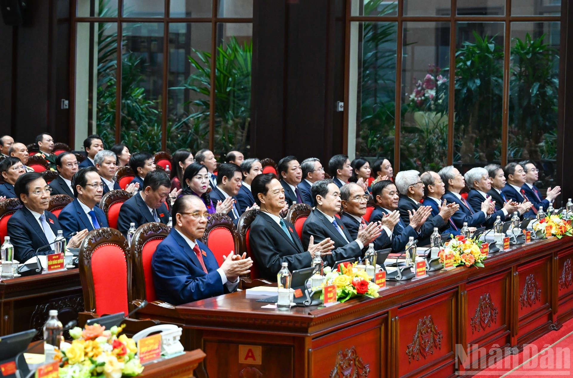 党和国家领导人、前领导人以及各位代表出席大会。 anh-3.jpg