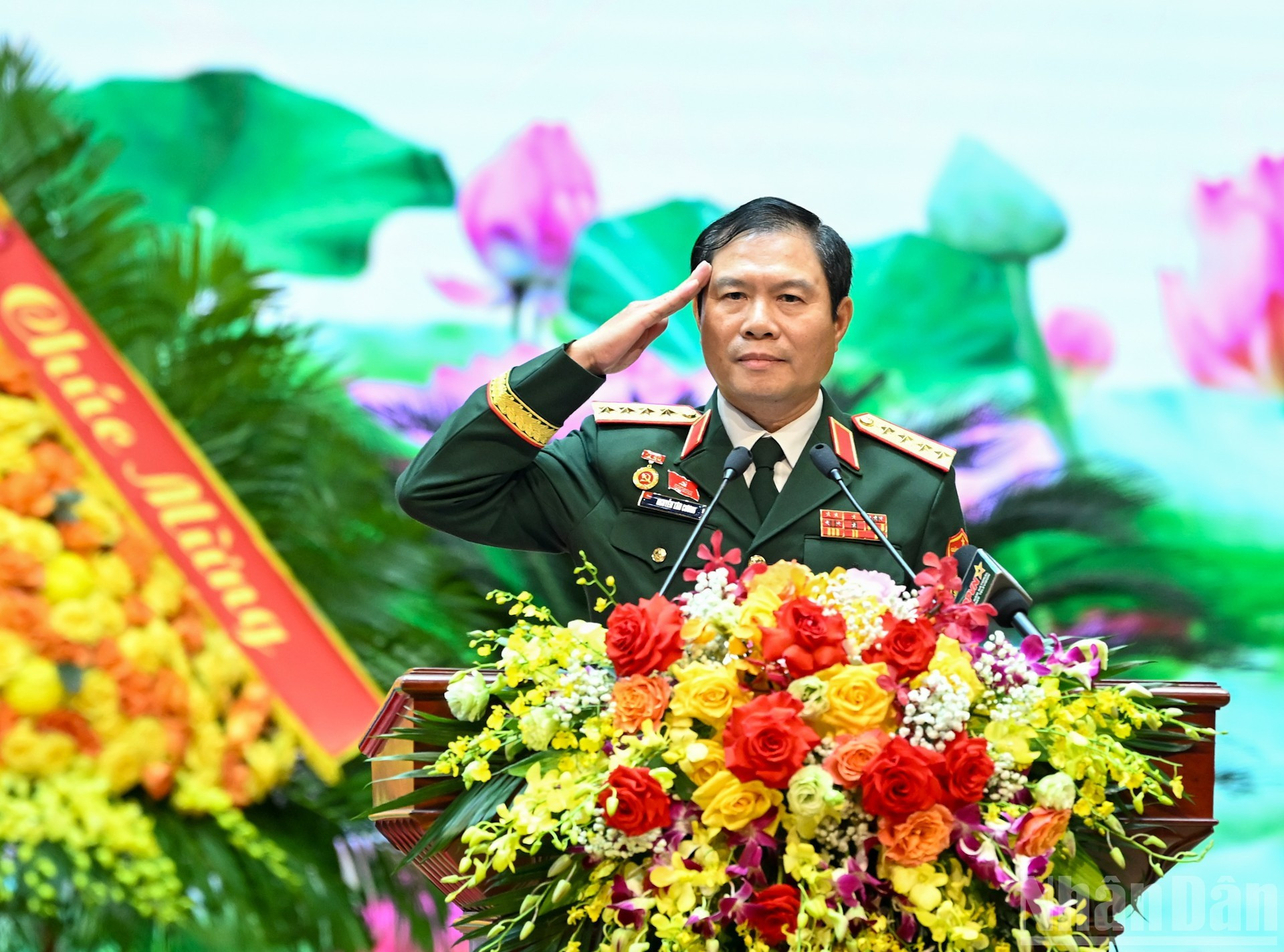 越南人民军总参谋长阮新疆大将在会上致辞。 anh-5.jpg