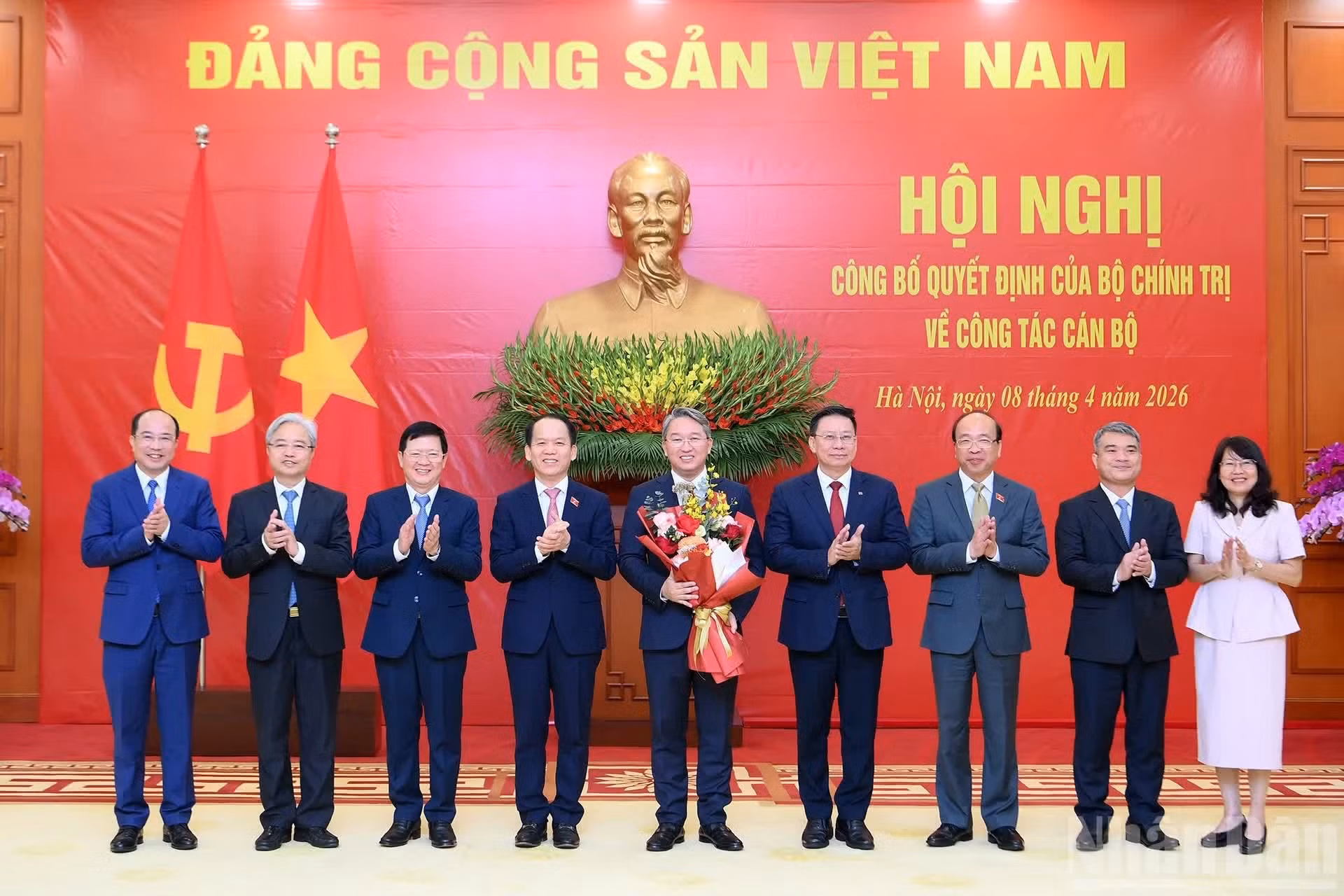 司法部领导人祝贺阮海宁同志。