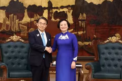 政府副总理范氏清茶与日本爱知县知事大村秀章。