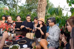 泰国、哥伦比亚和巴勒斯坦驻越大使在邦美蜀市咖啡园里体验当地咖啡文化。（图片来源：doanhnghiepkinhtexanh.vn）