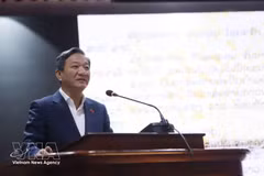 越南驻老挝大使阮明心发表讲话。图自越通社