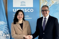 阮氏云英大使与哈立德·埃纳尼总干事。（图片来源：越通社）