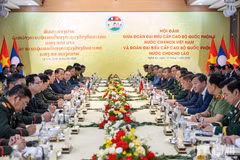双方会谈场面。（图片来源：人民军队报）
